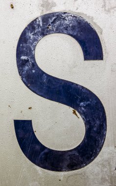 Sıkıntılı Durum Tipografisi ile Yazılan Sözcükler S Harfi Bulundu