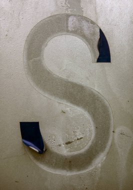 Sıkıntılı Durum Tipografisi ile Yazılan Sözcükler S Harfi Bulundu