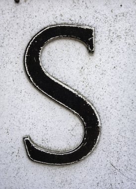 Sıkıntılı Durum Tipografisi ile Yazılan Sözcükler S Harfi Bulundu