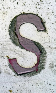 Sıkıntılı Durum Tipografisi ile Yazılan Sözcükler S Harfi Bulundu