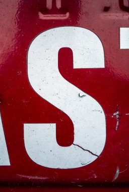 Sıkıntılı Durum Tipografisi ile Yazılan Sözcükler S Harfi Bulundu