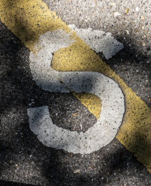 Sıkıntılı Durum Tipografisi ile Yazılan Sözcükler S Harfi Bulundu