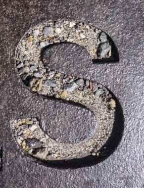 Sıkıntılı Durum Tipografisi ile Yazılan Sözcükler S Harfi Bulundu