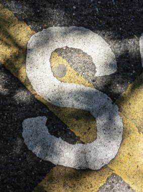 Sıkıntılı Durum Tipografisi ile Yazılan Sözcükler S Harfi Bulundu