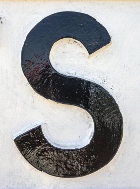 Sıkıntılı Durum Tipografisi ile Yazılan Sözcükler S Harfi Bulundu