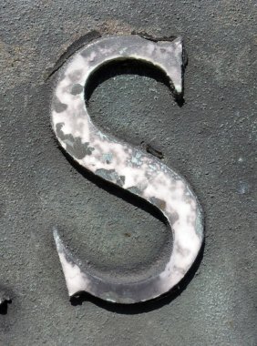 Sıkıntılı Durum Tipografisi ile Yazılan Sözcükler S Harfi Bulundu