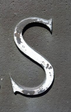 Sıkıntılı Durum Tipografisi ile Yazılan Sözcükler S Harfi Bulundu