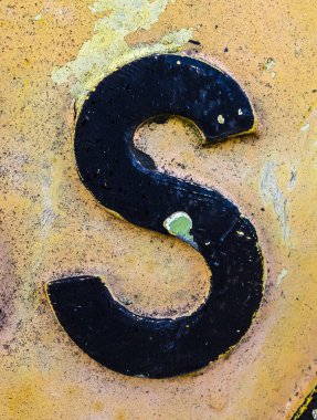 Sıkıntılı Durum Tipografisi ile Yazılan Sözcükler S Harfi Bulundu