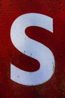 Sıkıntılı Durum Tipografisi ile Yazılan Sözcükler S Harfi Bulundu