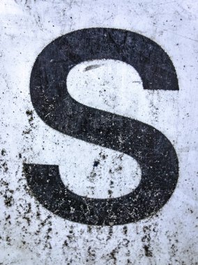 Sıkıntılı Durum Tipografisi ile Yazılan Sözcükler S Harfi Bulundu