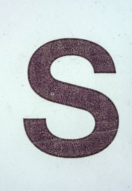 Sıkıntılı Durum Tipografisi ile Yazılan Sözcükler S Harfi Bulundu