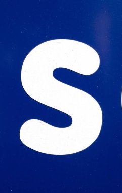 Sıkıntılı Durum Tipografisi ile Yazılan Sözcükler S Harfi Bulundu