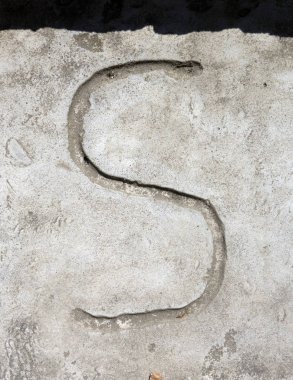 Sıkıntılı Durum Tipografisi ile Yazılan Sözcükler S Harfi Bulundu