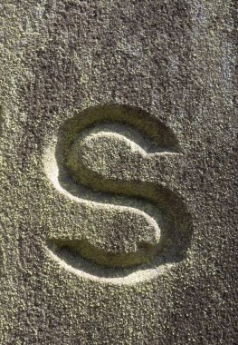 Sıkıntılı Durum Tipografisi ile Yazılan Sözcükler S Harfi Bulundu