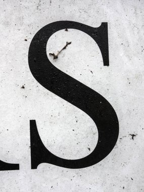 Sıkıntılı Durum Tipografisi ile Yazılan Sözcükler S Harfi Bulundu