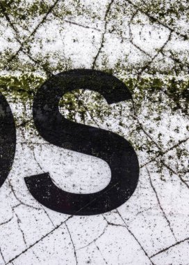 Sıkıntılı Durum Tipografisi ile Yazılan Sözcükler S Harfi Bulundu