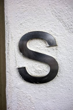 Sıkıntılı Durum Tipografisi ile Yazılan Sözcükler S Harfi Bulundu