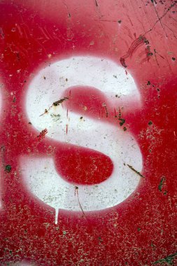 Sıkıntılı Durum Tipografisi ile Yazılan Sözcükler S Harfi Bulundu