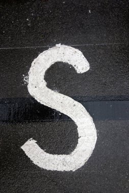 Sıkıntılı Durum Tipografisi ile Yazılan Sözcükler S Harfi Bulundu