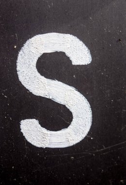 Sıkıntılı Durum Tipografisi ile Yazılan Sözcükler S Harfi Bulundu