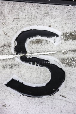 Sıkıntılı Durum Tipografisi ile Yazılan Sözcükler S Harfi Bulundu