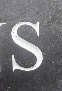 Sıkıntılı Durum Tipografisi ile Yazılan Sözcükler S Harfi Bulundu