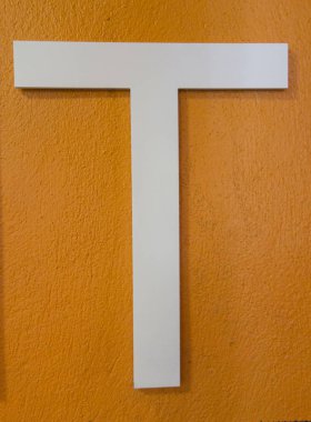 Sıkıntılı Durum Tipografisi ile Yazılan Kelimeler Bulundu T Harfi