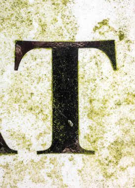 Sıkıntılı Durum Tipografisi ile Yazılan Kelimeler Bulundu T Harfi