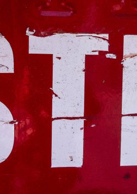 Sıkıntılı Durum Tipografisi ile Yazılan Kelimeler Bulundu T Harfi