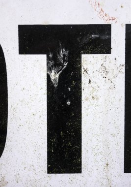 Sıkıntılı Durum Tipografisi ile Yazılan Kelimeler Bulundu T Harfi