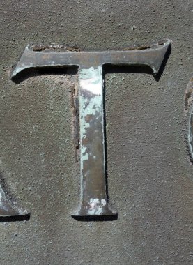 Sıkıntılı Durum Tipografisi ile Yazılan Kelimeler Bulundu T Harfi