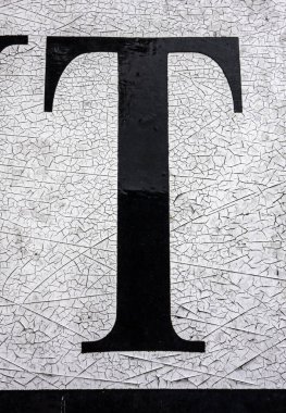 Sıkıntılı Durum Tipografisi ile Yazılan Kelimeler Bulundu T Harfi