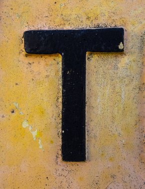 Sıkıntılı Durum Tipografisi ile Yazılan Kelimeler Bulundu T Harfi