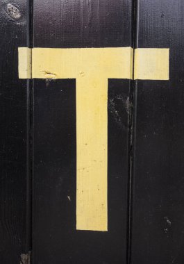 Sıkıntılı Durum Tipografisi ile Yazılan Kelimeler Bulundu T Harfi