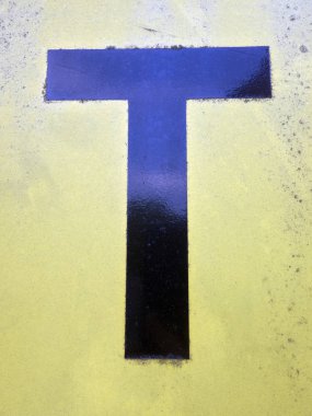 Sıkıntılı Durum Tipografisi ile Yazılan Kelimeler Bulundu T Harfi