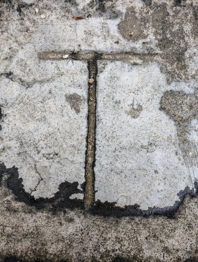 Sıkıntılı Durum Tipografisi ile Yazılan Kelimeler Bulundu T Harfi