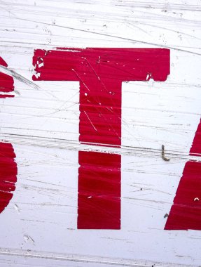 Sıkıntılı Durum Tipografisi ile Yazılan Kelimeler Bulundu T Harfi