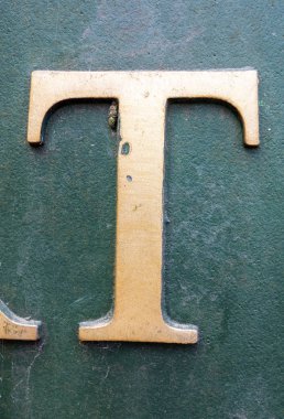 Sıkıntılı Durum Tipografisi ile Yazılan Kelimeler Bulundu T Harfi