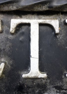 Sıkıntılı Durum Tipografisi ile Yazılan Kelimeler Bulundu T Harfi