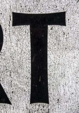 Sıkıntılı Durum Tipografisi ile Yazılan Kelimeler Bulundu T Harfi