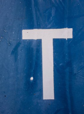 Sıkıntılı Durum Tipografisi ile Yazılan Kelimeler Bulundu T Harfi