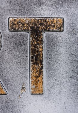 Sıkıntılı Durum Tipografisi ile Yazılan Kelimeler Bulundu T Harfi