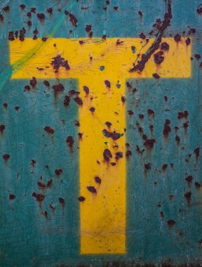 Sıkıntılı Durum Tipografisi ile Yazılan Kelimeler Bulundu T Harfi