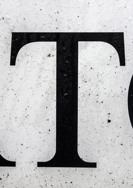 Sıkıntılı Durum Tipografisi ile Yazılan Kelimeler Bulundu T Harfi