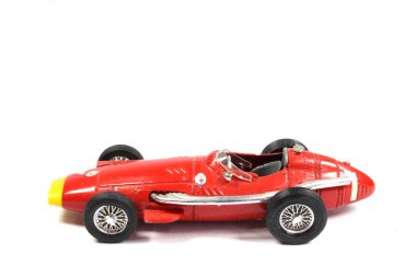 Beyaz Arka Plan Vintage Oyuncak Yarış Arabaları