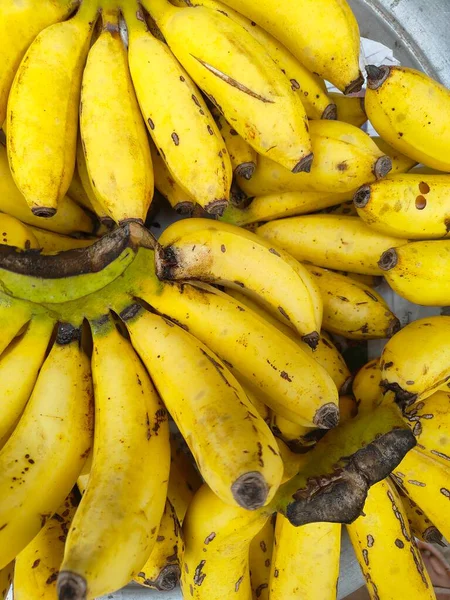 Yakın plan görünümünde gösterilen Olgun Muzlar