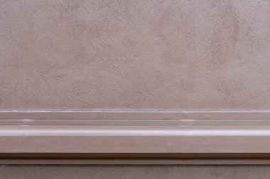 Sınırın bir kısmıyla kahverengi beton duvar