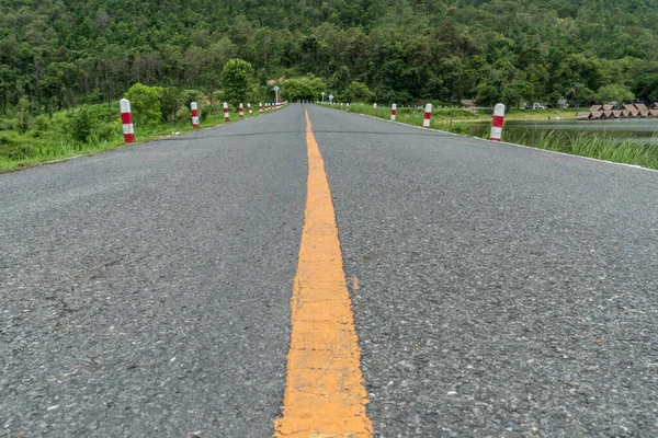 Asfalto Strada Campagna Con Linea Gialla — Foto Stock