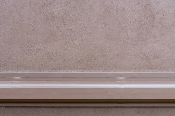 Sınırın bir kısmıyla kahverengi beton duvar