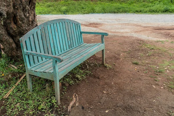 Dřevěný Park Lavice Jednoduché Pozadí — Stock fotografie